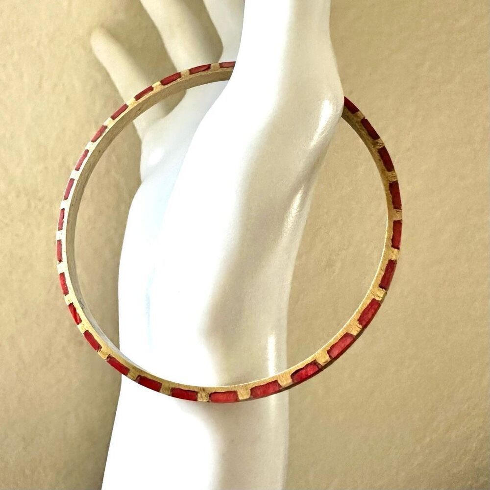 Red and gold tone vintage bangle bracelet - Picture 4 of 7